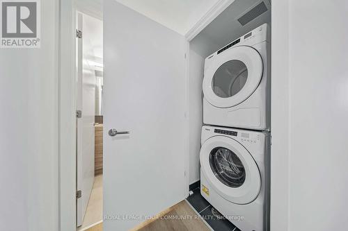 402 - 484 Spadina Avenue, Toronto, ON - Indoor Photo Showing Laundry Room