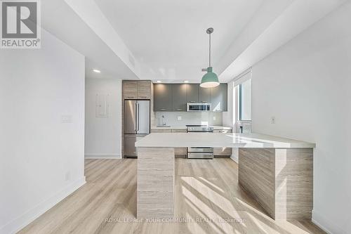 402 - 484 Spadina Avenue, Toronto, ON - Indoor Photo Showing Kitchen