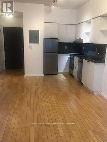 615 - 35 Hayden Street, Toronto, ON - Indoor Photo Showing Kitchen