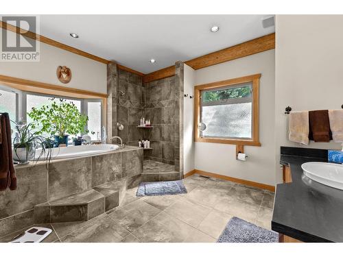 1414 Huckleberry Drive, South Shuswap, BC - Indoor Photo Showing Bathroom