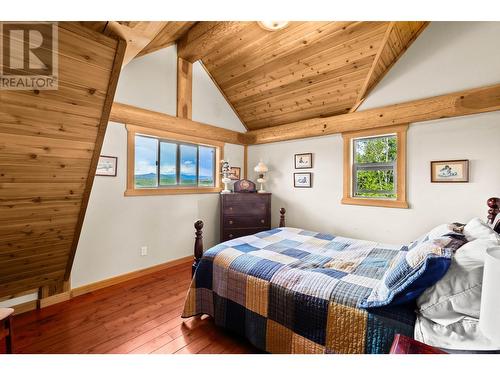 1414 Huckleberry Drive, South Shuswap, BC - Indoor Photo Showing Bedroom