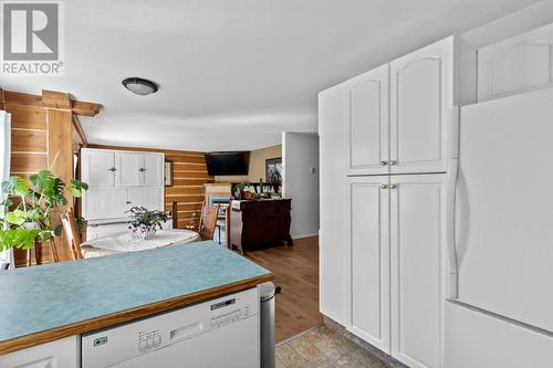 412 Sumac Road, South Shuswap, BC - Indoor Photo Showing Kitchen