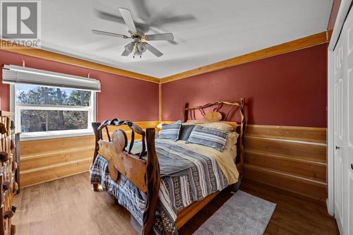 412 Sumac Road, South Shuswap, BC - Indoor Photo Showing Bedroom