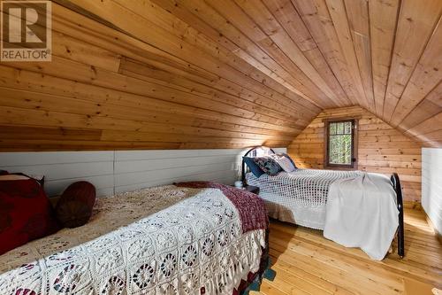 6057 Line 17 Road, North Shuswap, BC - Indoor Photo Showing Bedroom