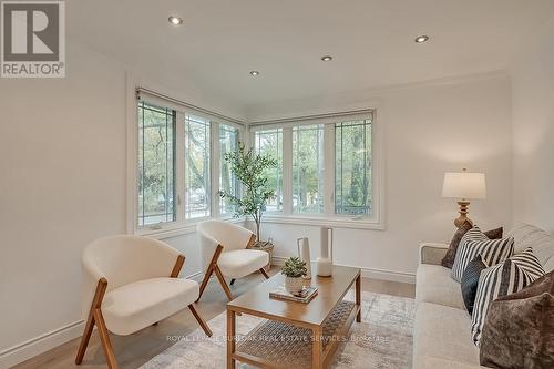 1452 Augustine Drive, Burlington, ON - Indoor Photo Showing Living Room