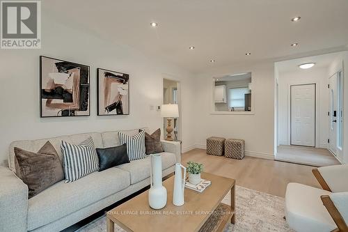 1452 Augustine Drive, Burlington, ON - Indoor Photo Showing Living Room