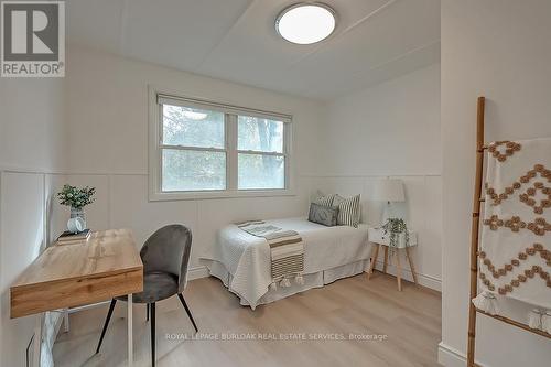 1452 Augustine Drive, Burlington, ON - Indoor Photo Showing Bedroom