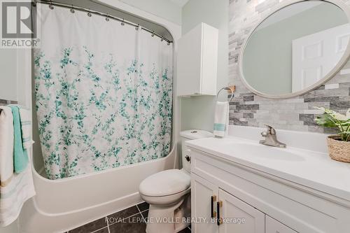 82 Hostetler Road, Wilmot, ON - Indoor Photo Showing Bathroom