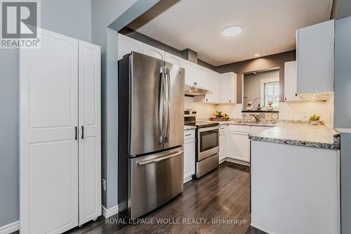 82 Hostetler Road, Wilmot, ON - Indoor Photo Showing Kitchen With Upgraded Kitchen