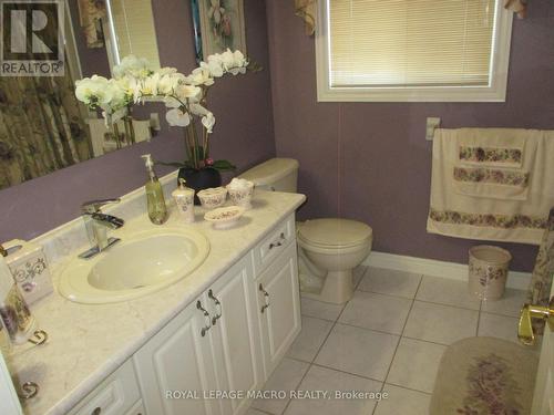 22 Resolute Drive, Hamilton, ON - Indoor Photo Showing Bathroom