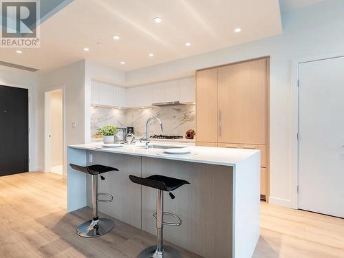 113 1500 Fern Street, North Vancouver, BC - Indoor Photo Showing Kitchen With Upgraded Kitchen