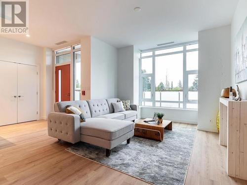 113 1500 Fern Street, North Vancouver, BC - Indoor Photo Showing Living Room