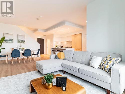 113 1500 Fern Street, North Vancouver, BC - Indoor Photo Showing Living Room