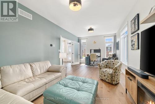 78 Essex Drive, Belleville, ON - Indoor Photo Showing Living Room