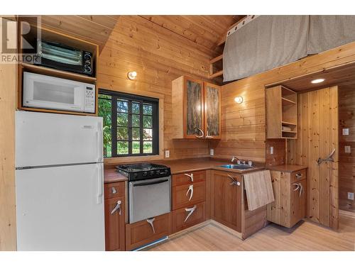 8661 Skimikin Road, Chase, BC - Indoor Photo Showing Kitchen