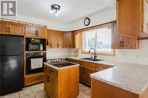 7199 Highway 21, South Bruce Peninsula, ON - Indoor Photo Showing Kitchen With Double Sink