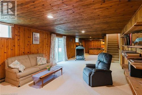 7199 Highway 21, South Bruce Peninsula, ON - Indoor Photo Showing Living Room