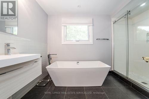 4069 Lakeshore Road, Burlington, ON - Indoor Photo Showing Bathroom