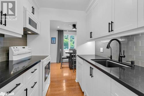 315 Regent Street, Kingston, ON - Indoor Photo Showing Kitchen