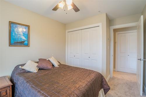 211-256 Hastings Avenue, Penticton, BC - Indoor Photo Showing Bedroom