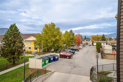 211-256 Hastings Avenue, Penticton, BC - Outdoor