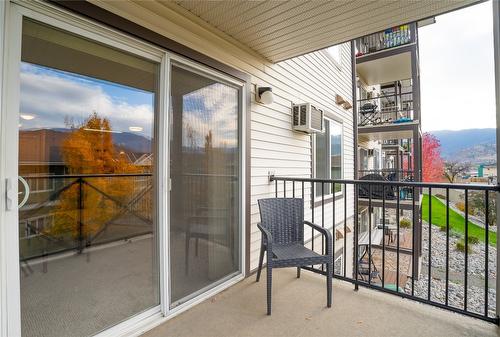 211-256 Hastings Avenue, Penticton, BC - Outdoor With Exterior