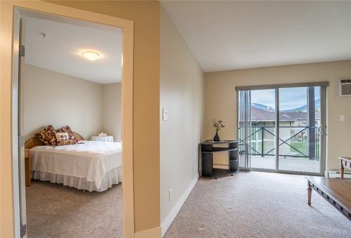 211-256 Hastings Avenue, Penticton, BC - Indoor Photo Showing Bedroom