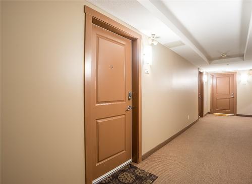 211-256 Hastings Avenue, Penticton, BC - Indoor Photo Showing Other Room