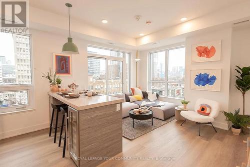 1206 - 484 Spadina Avenue, Toronto, ON - Indoor Photo Showing Living Room