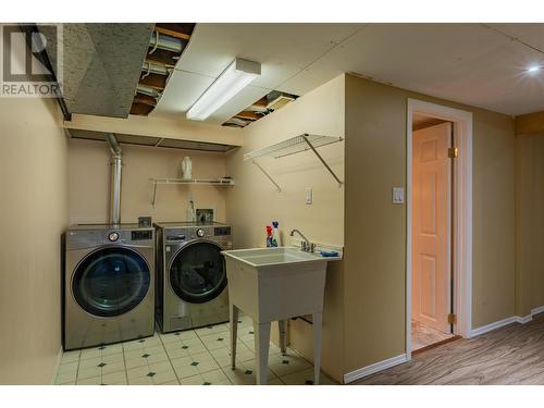 96 Pine Avenue, Fruitvale, BC - Indoor Photo Showing Laundry Room