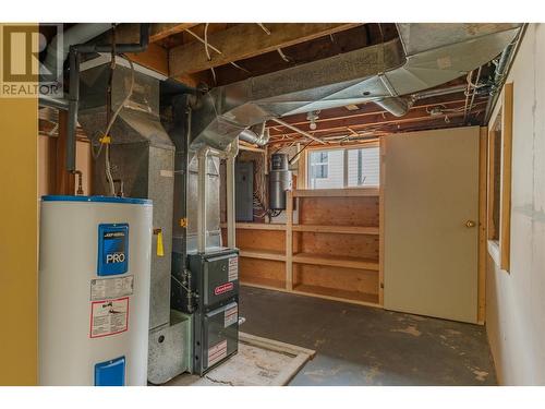 96 Pine Avenue, Fruitvale, BC - Indoor Photo Showing Basement