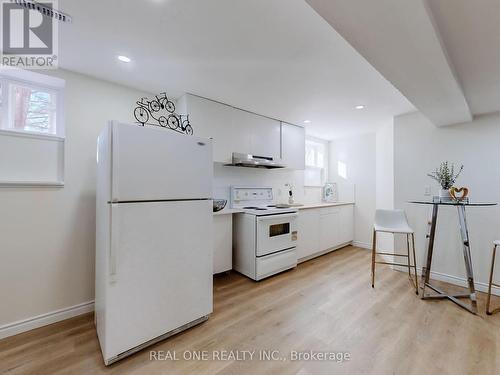 47 Lowe Boulevard, Newmarket, ON - Indoor Photo Showing Kitchen