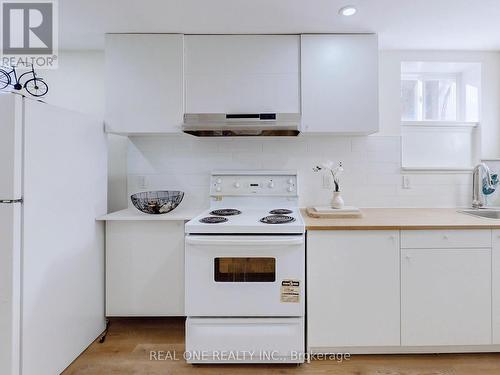 47 Lowe Boulevard, Newmarket, ON - Indoor Photo Showing Kitchen