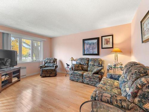 Living room - 223 Rue Lavoie, Sainte-Thérèse, QC - Indoor Photo Showing Living Room