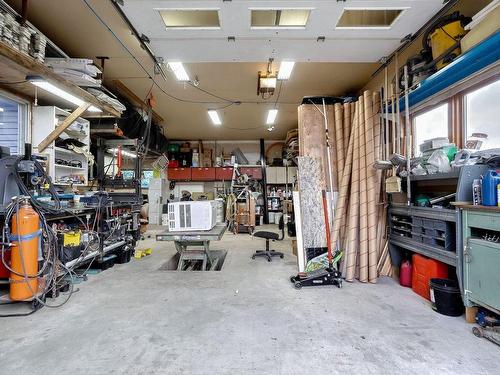 Garage - 422 29E Avenue, Pointe-Calumet, QC - Indoor Photo Showing Garage