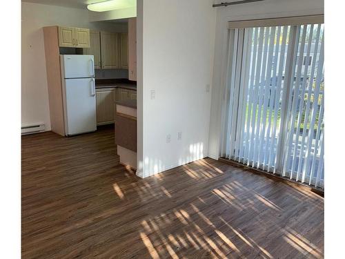 203-750 Memorial Ave, Qualicum Beach, BC - Indoor Photo Showing Kitchen