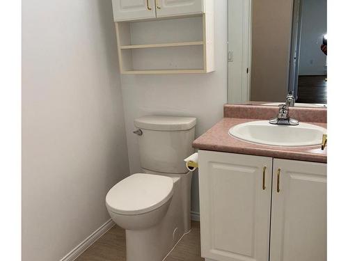 203-750 Memorial Ave, Qualicum Beach, BC - Indoor Photo Showing Bathroom