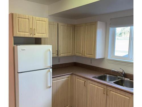 203-750 Memorial Ave, Qualicum Beach, BC - Indoor Photo Showing Kitchen With Double Sink