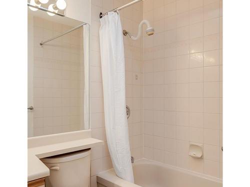 404-2647 Graham St, Victoria, BC - Indoor Photo Showing Bathroom