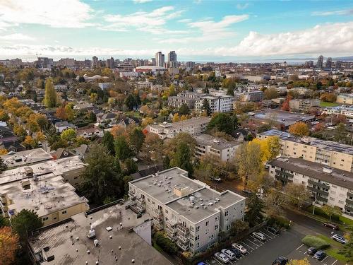 404-2647 Graham St, Victoria, BC - Outdoor With View