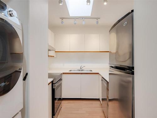 404-2647 Graham St, Victoria, BC - Indoor Photo Showing Kitchen With Double Sink