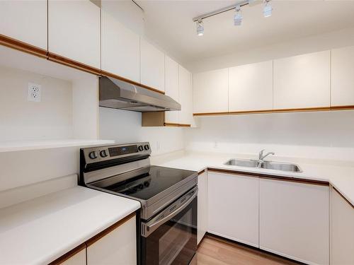 404-2647 Graham St, Victoria, BC - Indoor Photo Showing Kitchen With Double Sink