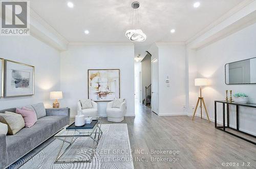 60 Elyse Court, Aurora, ON - Indoor Photo Showing Living Room