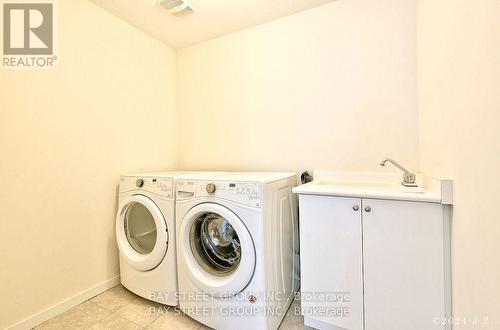 60 Elyse Court, Aurora, ON - Indoor Photo Showing Laundry Room