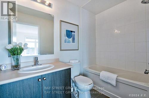 60 Elyse Court, Aurora, ON - Indoor Photo Showing Bathroom