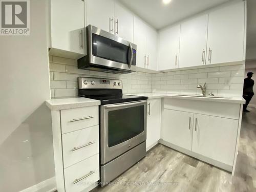 28 Vivian Creek Road S, East Gwillimbury, ON - Indoor Photo Showing Kitchen