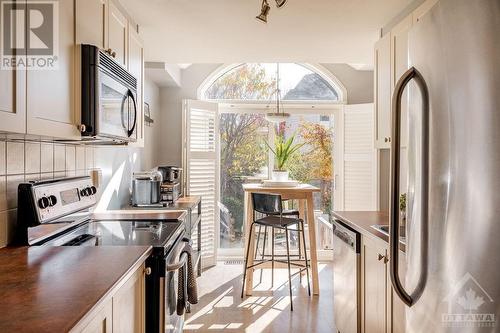 206 Greenridge Street, Ottawa, ON - Indoor Photo Showing Kitchen