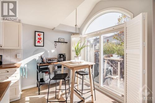 206 Greenridge Street, Ottawa, ON - Indoor Photo Showing Kitchen