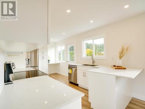 7358 Field Street, Powell River, BC - Indoor Photo Showing Kitchen With Upgraded Kitchen