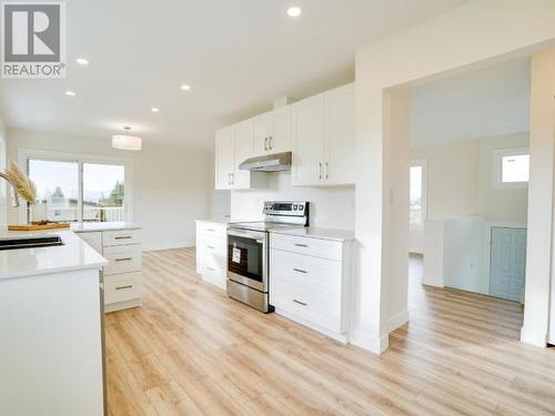 7358 Field Street, Powell River, BC - Indoor Photo Showing Kitchen